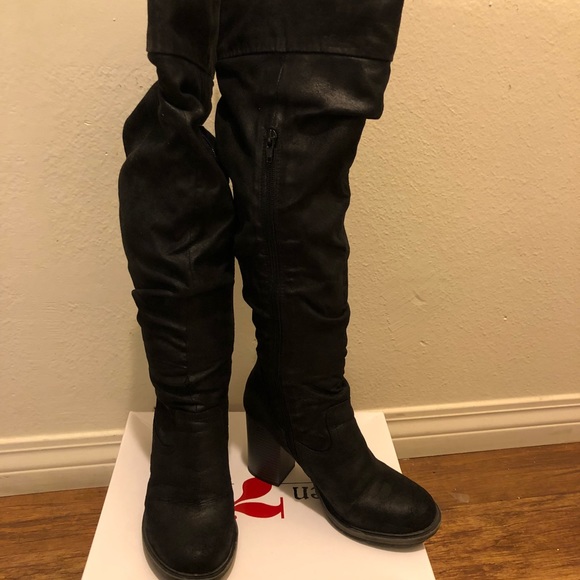 Boots - Picture 7 of 8